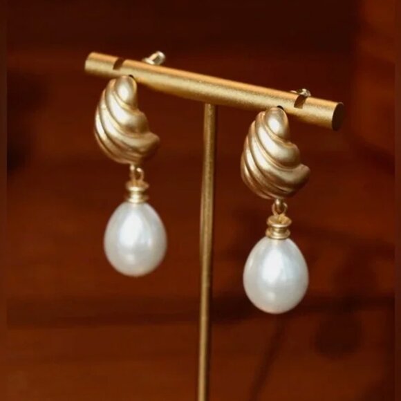 18K Gold Plated Pearl Drop Vintage Earrings - Picture 5 of 6